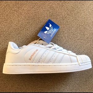 Adidas superstars white women’s 7.5